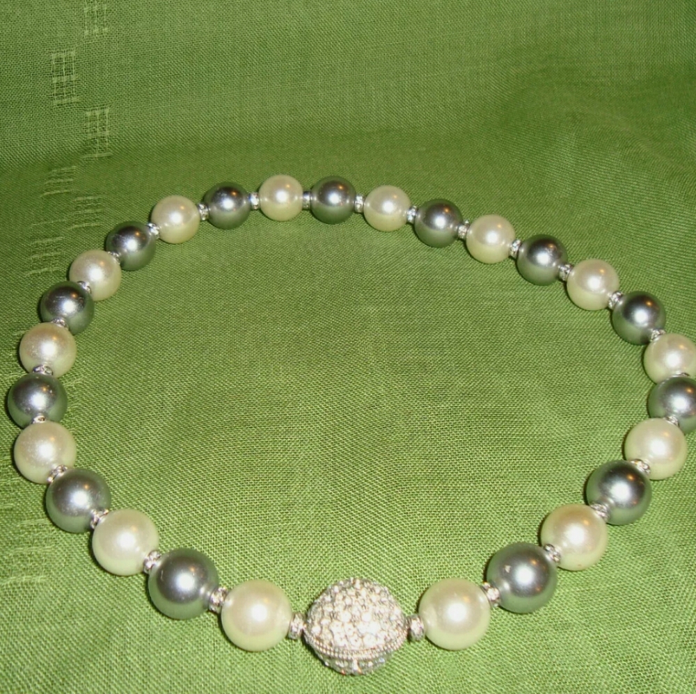 Kenneth Jay Lane Elegant Pearlesque Necklace & Ear - Picture 2 of 5